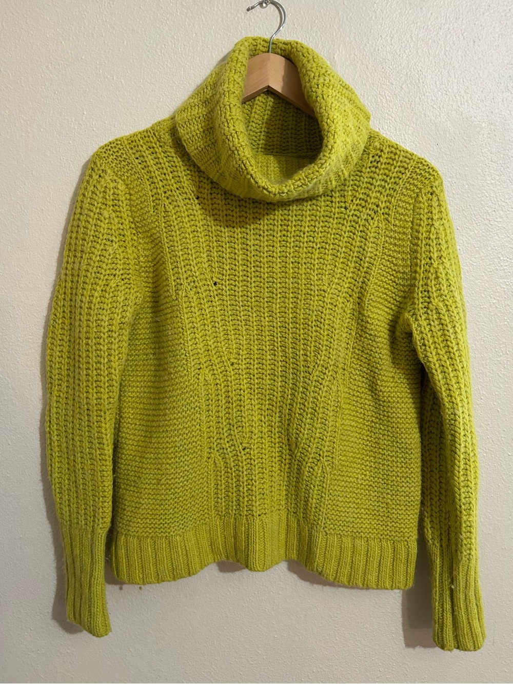 Banana Republic Italian Yarn Women's Chartreuse Turtleneck Chunky Knit Sweater